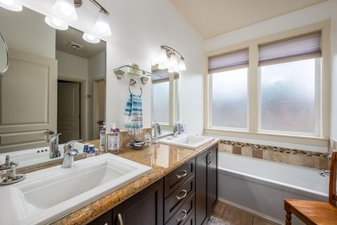 Tiny photo for 8906 SW Shad Road, Terrebonne, OR 97760 (MLS # 220215627)