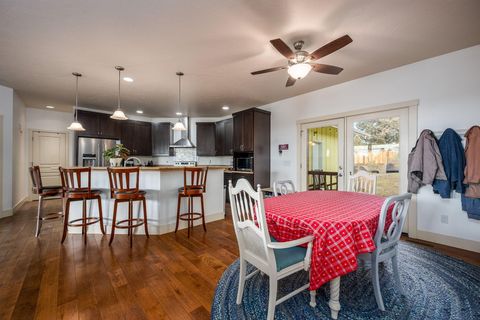 Tiny photo for 8906 SW Shad Road, Terrebonne, OR 97760 (MLS # 220215627)