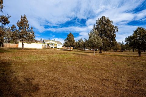 Tiny photo for 8906 SW Shad Road, Terrebonne, OR 97760 (MLS # 220215627)