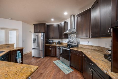 Tiny photo for 8906 SW Shad Road, Terrebonne, OR 97760 (MLS # 220215627)