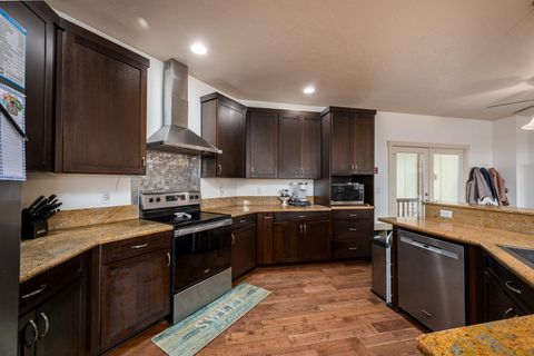 Tiny photo for 8906 SW Shad Road, Terrebonne, OR 97760 (MLS # 220215627)