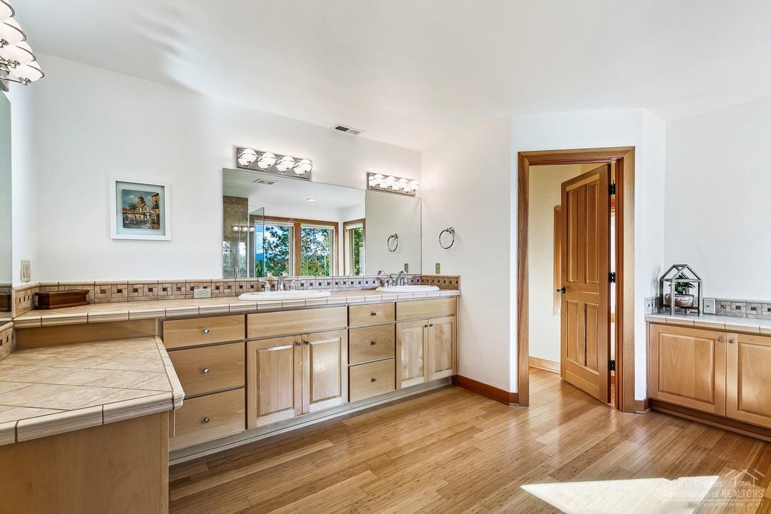 Skyliner Summit - Residential