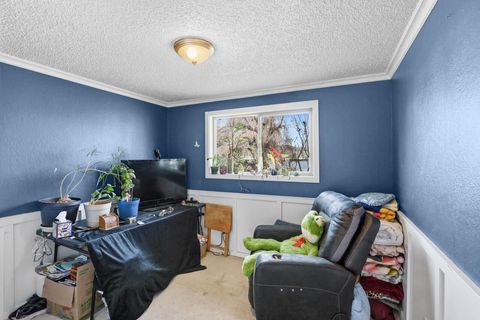 Tiny photo for 1960 Grandview Avenue, Medford, OR 97504 (MLS # 220214401)