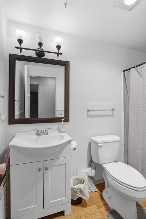 Tiny photo for 1960 Grandview Avenue, Medford, OR 97504 (MLS # 220214401)