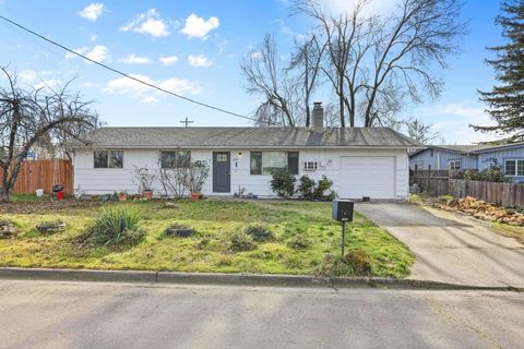 Tiny photo for 1960 Grandview Avenue, Medford, OR 97504 (MLS # 220214401)