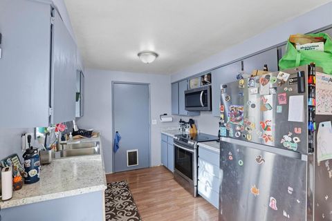 Tiny photo for 1960 Grandview Avenue, Medford, OR 97504 (MLS # 220214401)