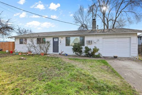 Tiny photo for 1960 Grandview Avenue, Medford, OR 97504 (MLS # 220214401)