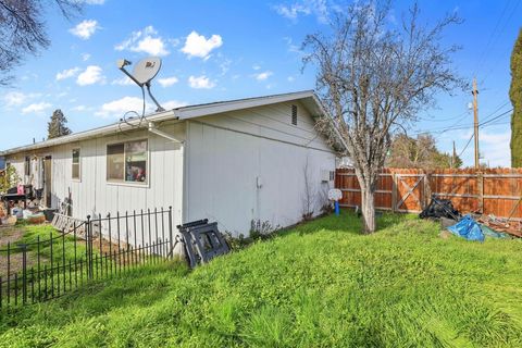 Tiny photo for 1960 Grandview Avenue, Medford, OR 97504 (MLS # 220214401)