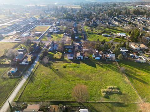 Tiny photo for 2361 Kings Highway, Medford, OR 97501 (MLS # 220214263)