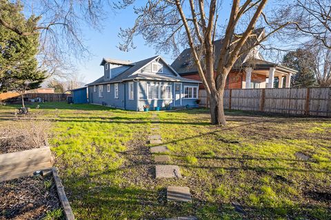 Tiny photo for 2361 Kings Highway, Medford, OR 97501 (MLS # 220214263)