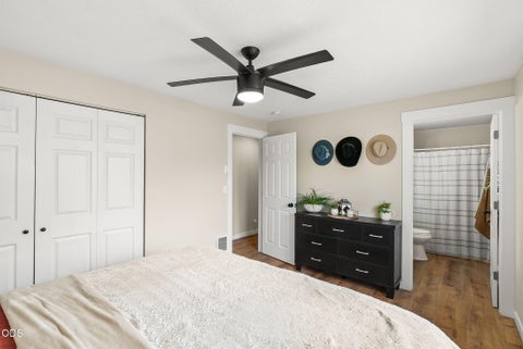 Tiny photo for 833 NW Maple Court, Redmond, OR 97756 (MLS # 220223502)