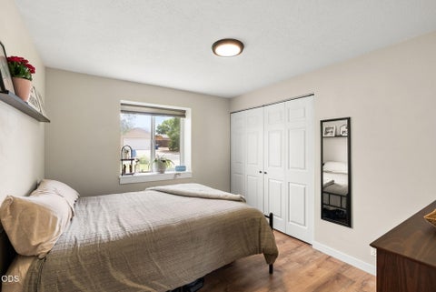 Tiny photo for 833 NW Maple Court, Redmond, OR 97756 (MLS # 220223502)