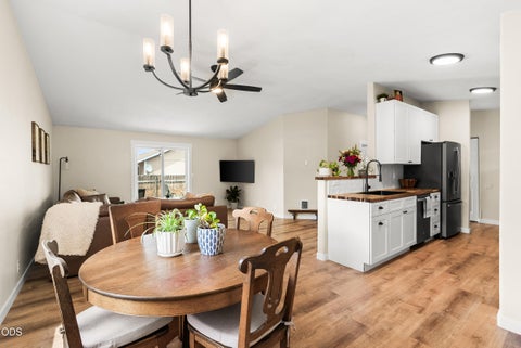 Tiny photo for 833 NW Maple Court, Redmond, OR 97756 (MLS # 220223502)