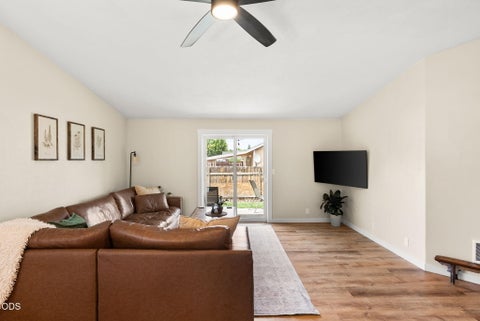 Tiny photo for 833 NW Maple Court, Redmond, OR 97756 (MLS # 220223502)