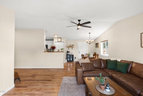 Tiny photo for 833 NW Maple Court, Redmond, OR 97756 (MLS # 220223502)