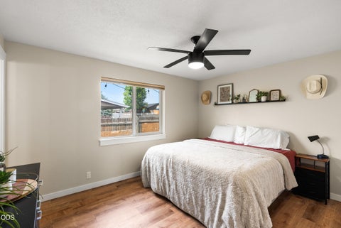 Tiny photo for 833 NW Maple Court, Redmond, OR 97756 (MLS # 220223502)