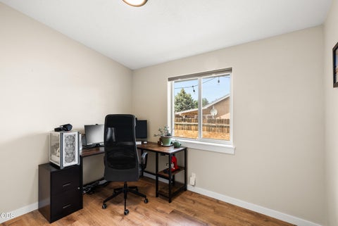 Tiny photo for 833 NW Maple Court, Redmond, OR 97756 (MLS # 220223502)