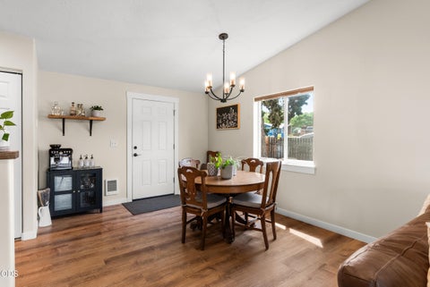 Tiny photo for 833 NW Maple Court, Redmond, OR 97756 (MLS # 220223502)