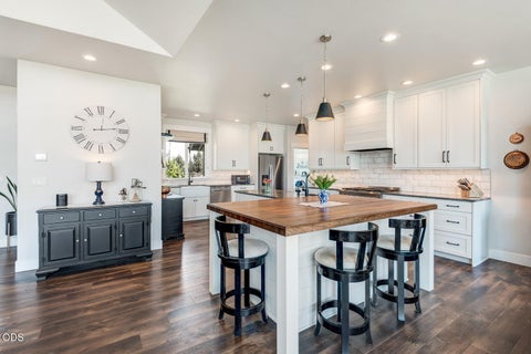Tiny photo for 60870 Billadeau Road, Bend, OR 97702 (MLS # 220227279)