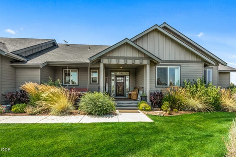 Tiny photo for 60870 Billadeau Road, Bend, OR 97702 (MLS # 220227279)