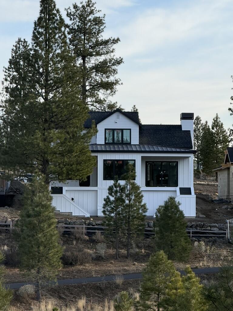 3444 NW Sullivan Avenue