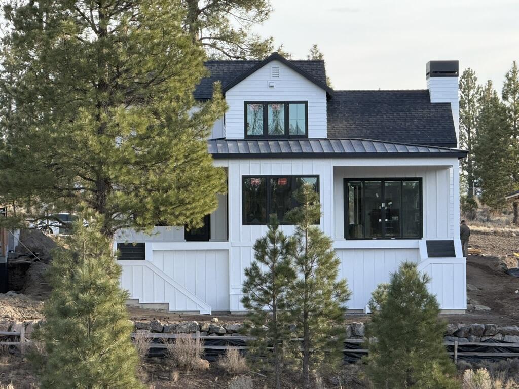 3444 NW Sullivan Avenue