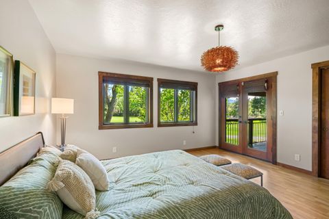 Tiny photo for 157 Littrell Drive, Medford, OR 97504 (MLS # 220220032)