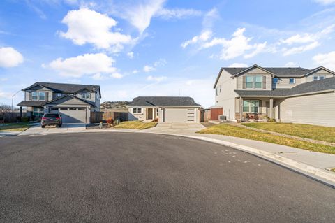 Tiny photo for 3509 Carnelian Street, Medford, OR 97504 (MLS # 220215392)