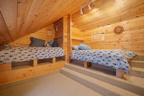 Tiny photo for 17685 Warbler West Lane #6, Sunriver, OR 97707 (MLS # 220217662)