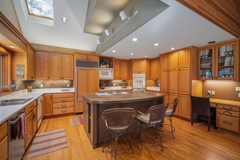 Tiny photo for 17685 Warbler West Lane #6, Sunriver, OR 97707 (MLS # 220217662)