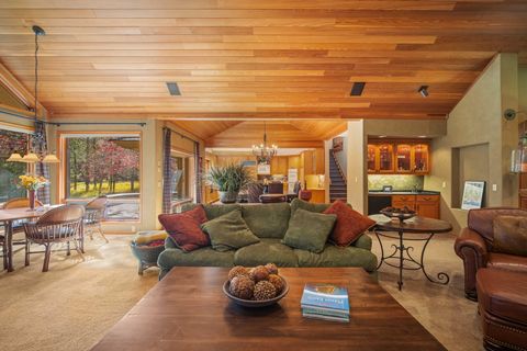 Tiny photo for 17685 Warbler West Lane #6, Sunriver, OR 97707 (MLS # 220217662)