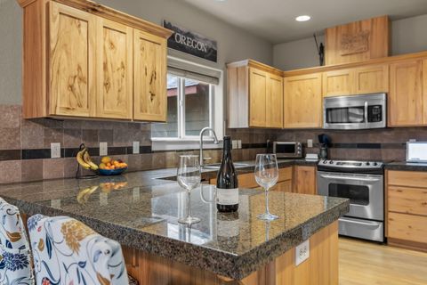 Tiny photo for 53591 Brookie Way, La Pine, OR 97739 (MLS # 220214451)