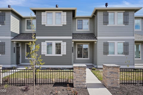 Photo of 3716 NE Petrosa Avenue, Bend, OR 97701 (MLS # 220228572)