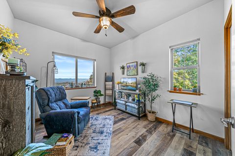 Tiny photo for 5227 Pioneer Road, Medford, OR 97501 (MLS # 220211246)