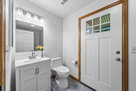 Tiny photo for 5227 Pioneer Road, Medford, OR 97501 (MLS # 220211246)