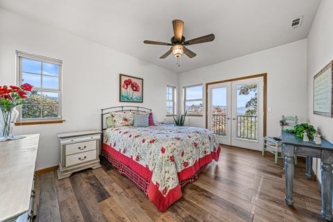 Tiny photo for 5227 Pioneer Road, Medford, OR 97501 (MLS # 220211246)