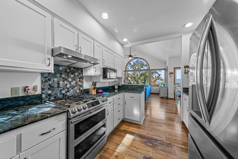 Tiny photo for 5227 Pioneer Road, Medford, OR 97501 (MLS # 220211246)