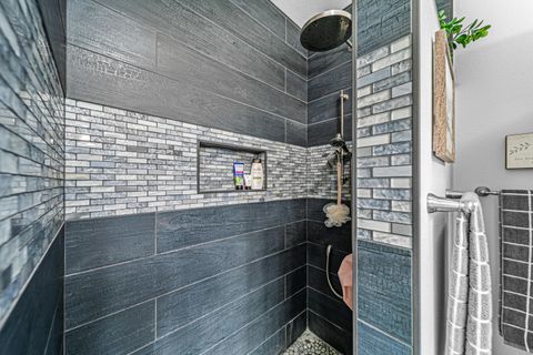 Tiny photo for 5227 Pioneer Road, Medford, OR 97501 (MLS # 220211246)