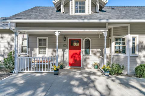 Tiny photo for 5227 Pioneer Road, Medford, OR 97501 (MLS # 220211246)