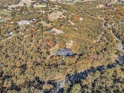 Tiny photo for 5227 Pioneer Road, Medford, OR 97501 (MLS # 220211246)