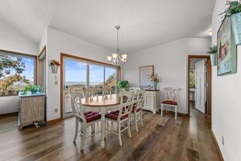 Tiny photo for 5227 Pioneer Road, Medford, OR 97501 (MLS # 220211246)