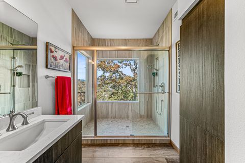 Tiny photo for 5227 Pioneer Road, Medford, OR 97501 (MLS # 220211246)