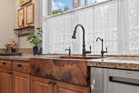 Tiny photo for 1417 Scott Street, Medford, OR 97504 (MLS # 220220027)