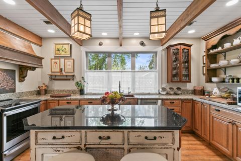 Tiny photo for 1417 Scott Street, Medford, OR 97504 (MLS # 220220027)