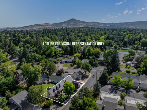 Tiny photo for 1417 Scott Street, Medford, OR 97504 (MLS # 220220027)