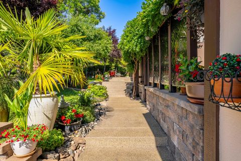 Tiny photo for 1417 Scott Street, Medford, OR 97504 (MLS # 220220027)