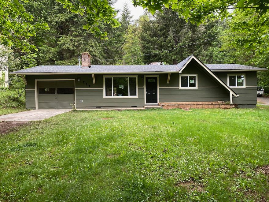 A complete gem of home in Glendale on an oversized 0.24 acre lot in the city. Move-in ready with new paint in and out, new roof, new rear deck, new interior doors, new windows, new kitchen with granite and new stainless steel appliances, all new bathrooms, new water heater. This one is a must have!