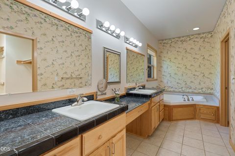 Tiny photo for 474 Tanager Drive, Redmond, OR 97756 (MLS # 220224630)