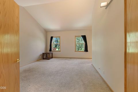 Tiny photo for 474 Tanager Drive, Redmond, OR 97756 (MLS # 220224630)