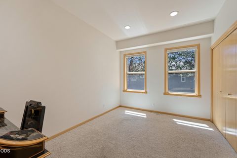 Tiny photo for 474 Tanager Drive, Redmond, OR 97756 (MLS # 220224630)